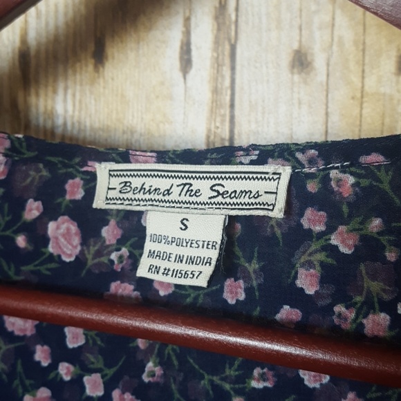 Behind the Seams. Sheer floral top. Size S. - Picture 2 of 3